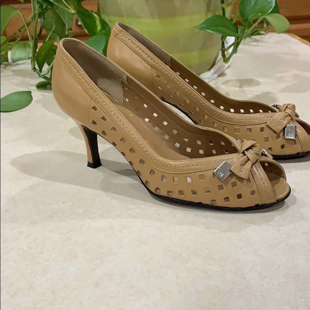 STUART WEITZMAN Shoes - Picture 2 of 7